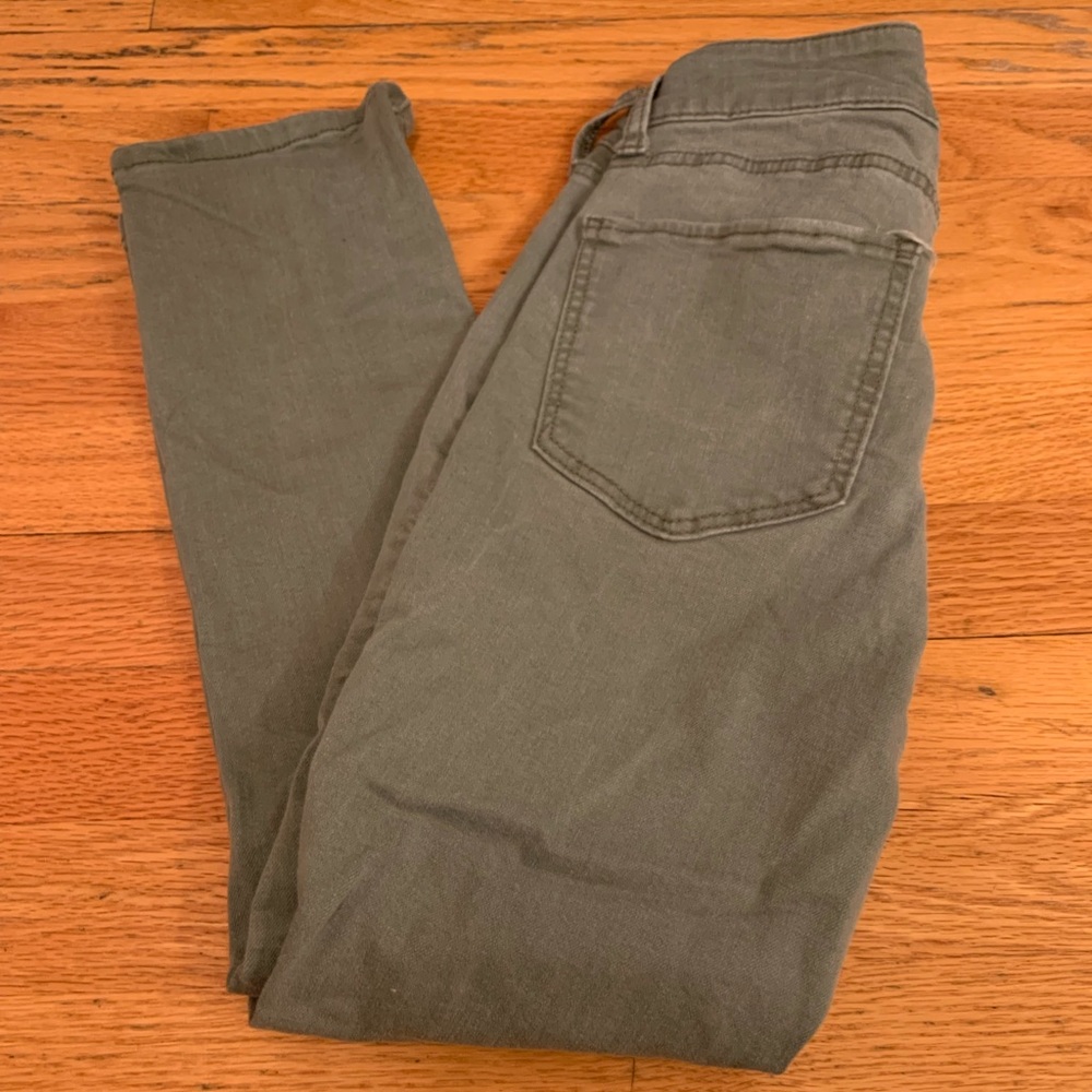 Green skinny capris